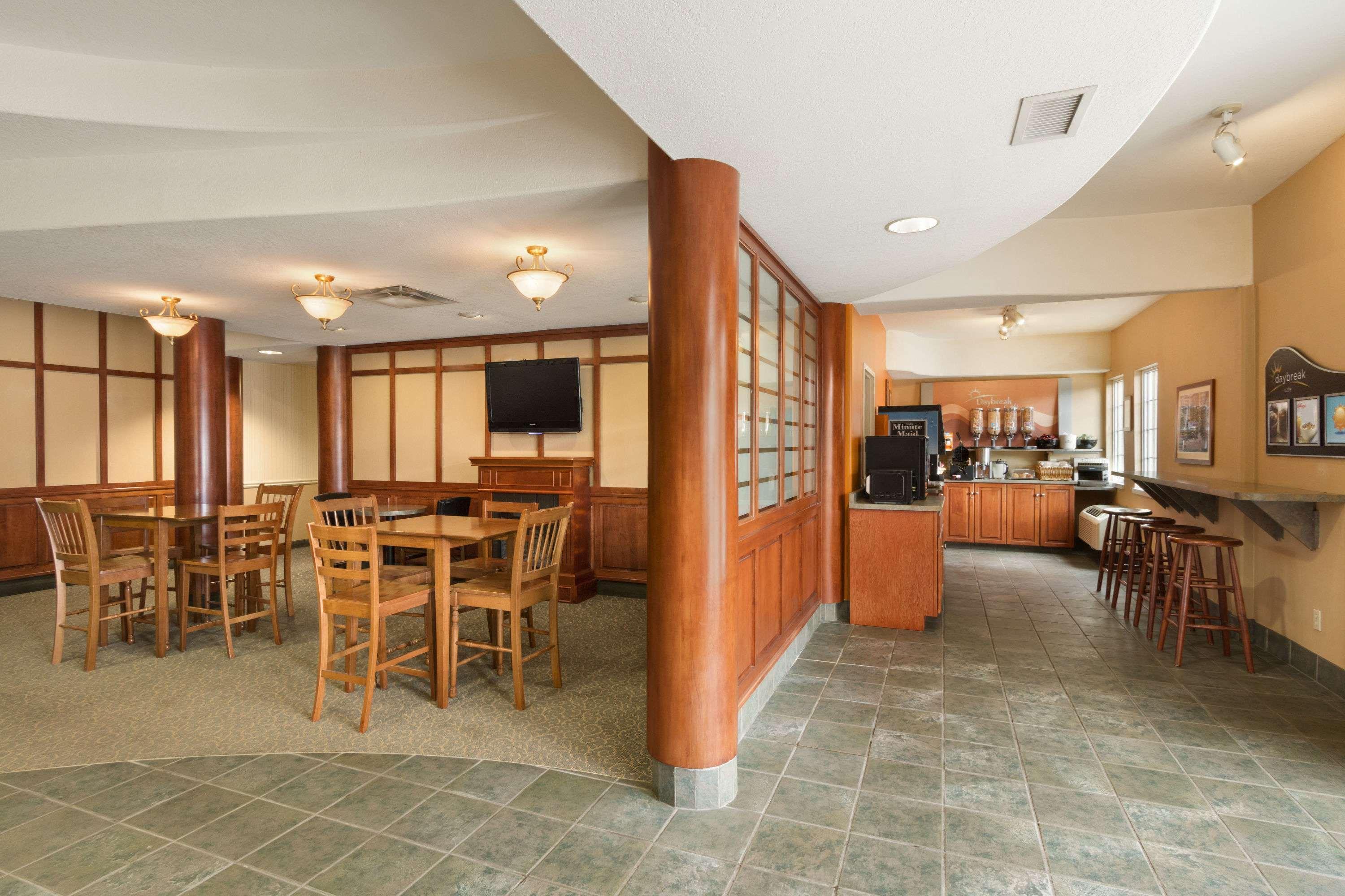 Days Inn By Wyndham Guelph Dış mekan fotoğraf