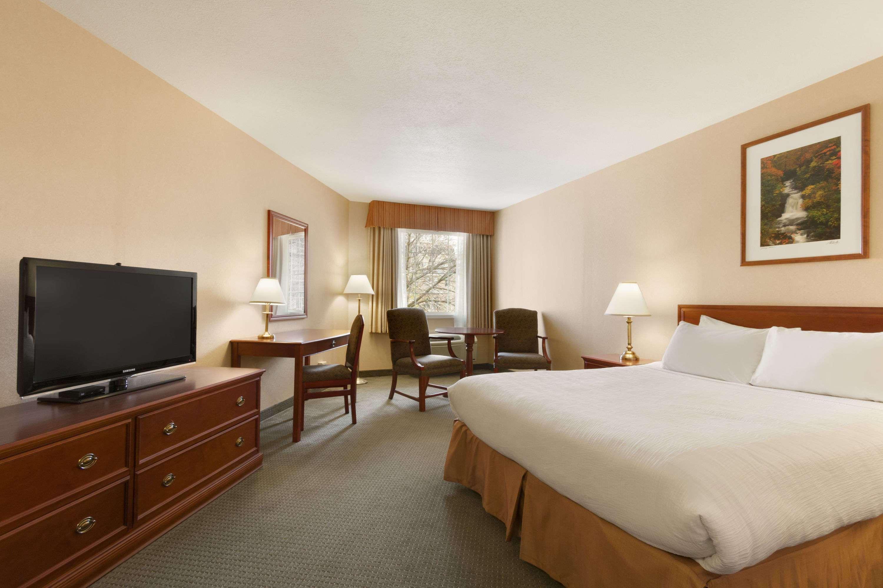 Days Inn By Wyndham Guelph Dış mekan fotoğraf
