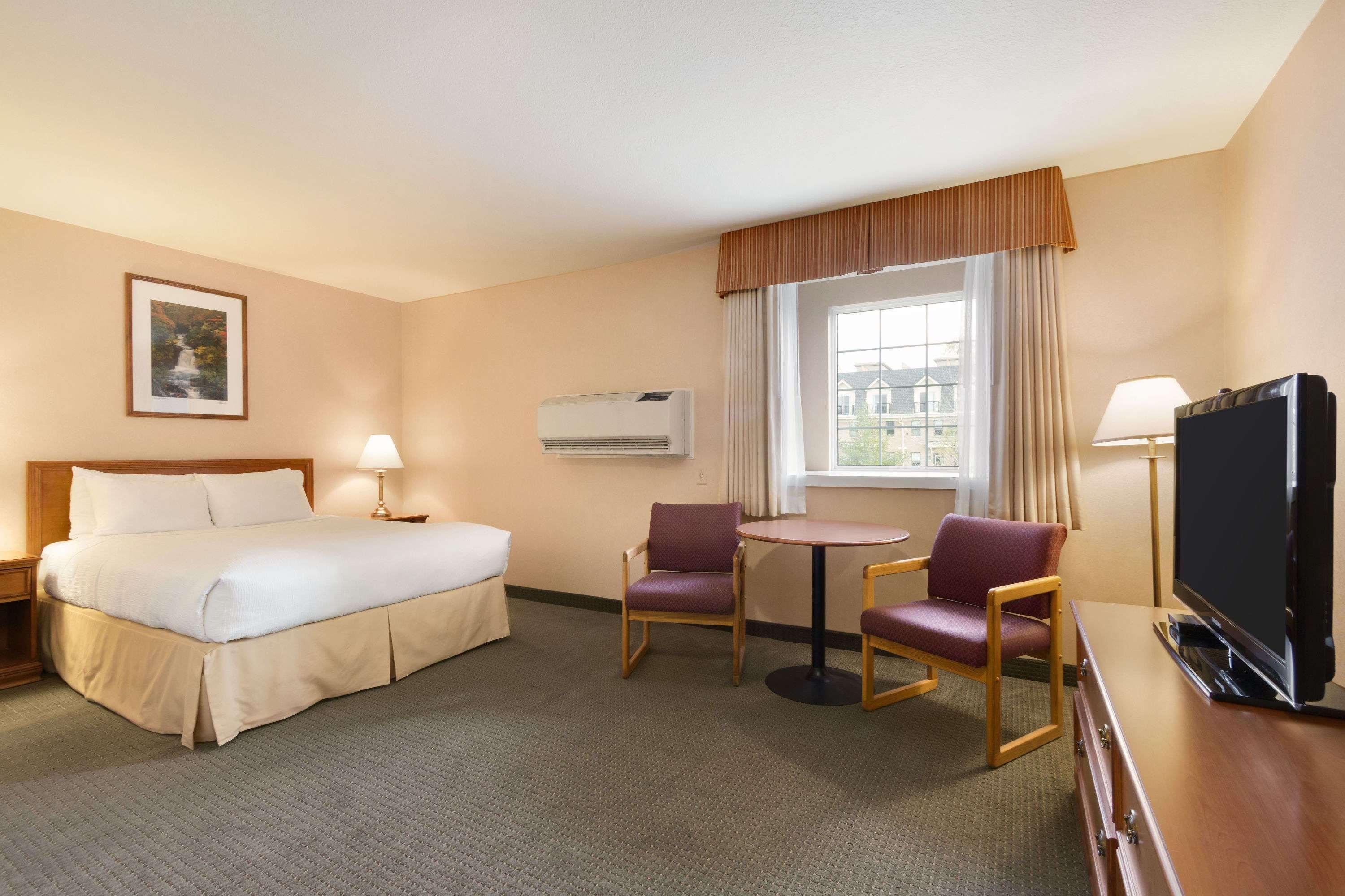 Days Inn By Wyndham Guelph Dış mekan fotoğraf