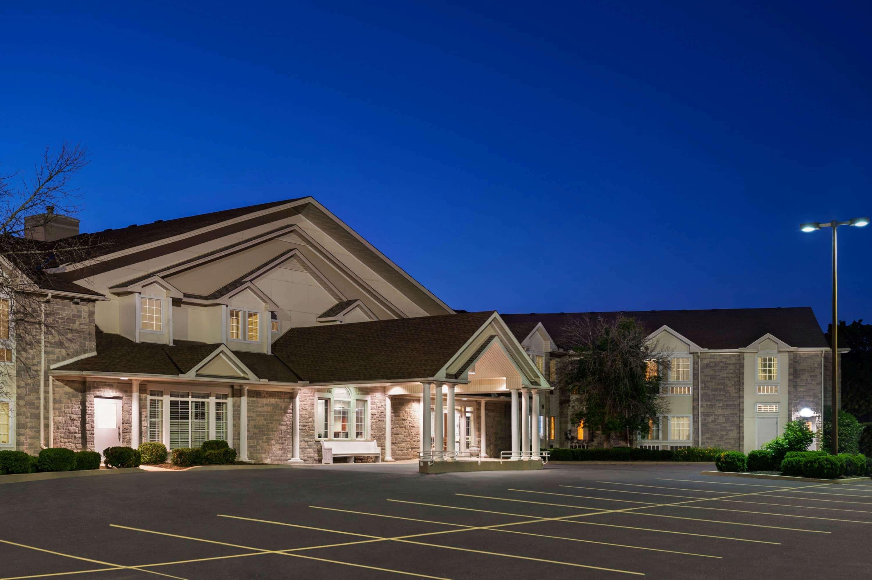 Days Inn By Wyndham Guelph Dış mekan fotoğraf